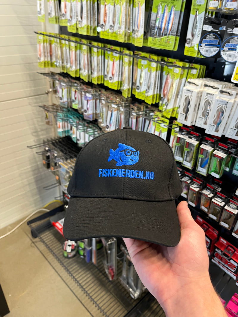 Caps svart - Fiskenerden.no